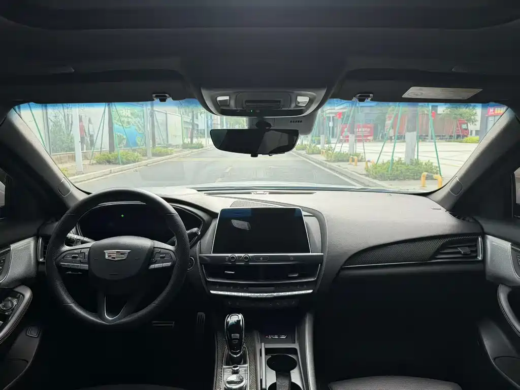 Cadillac CT5 — фото 4