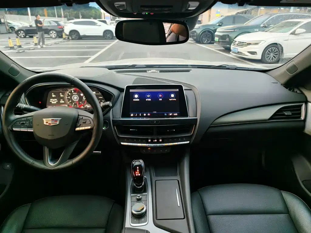 Cadillac CT5 — фото 8
