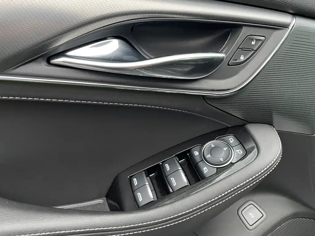 Cadillac CT5 — фото 4