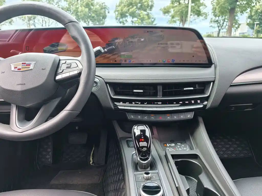 Cadillac CT5 — фото 14