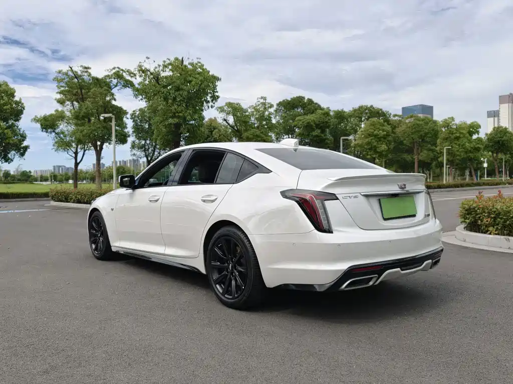 Cadillac CT5 — фото 19