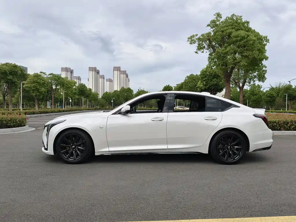 Cadillac CT5 — фото 6