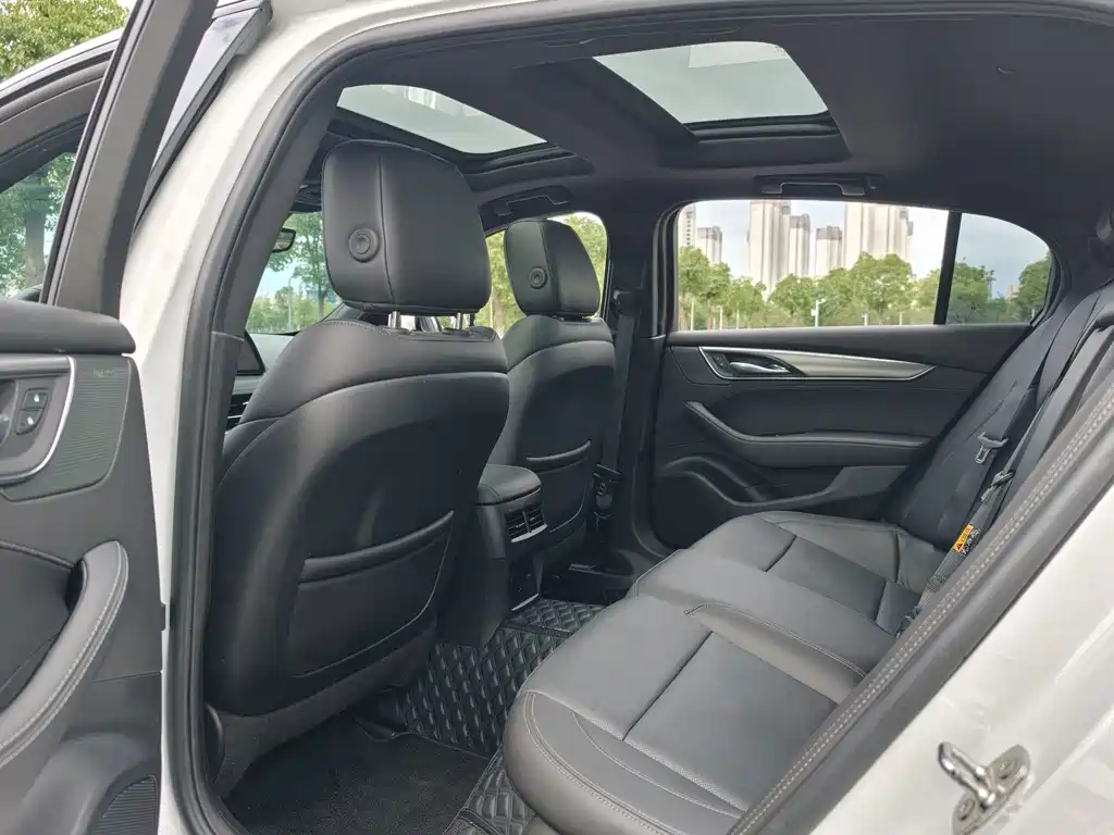 Cadillac CT5 — фото 10