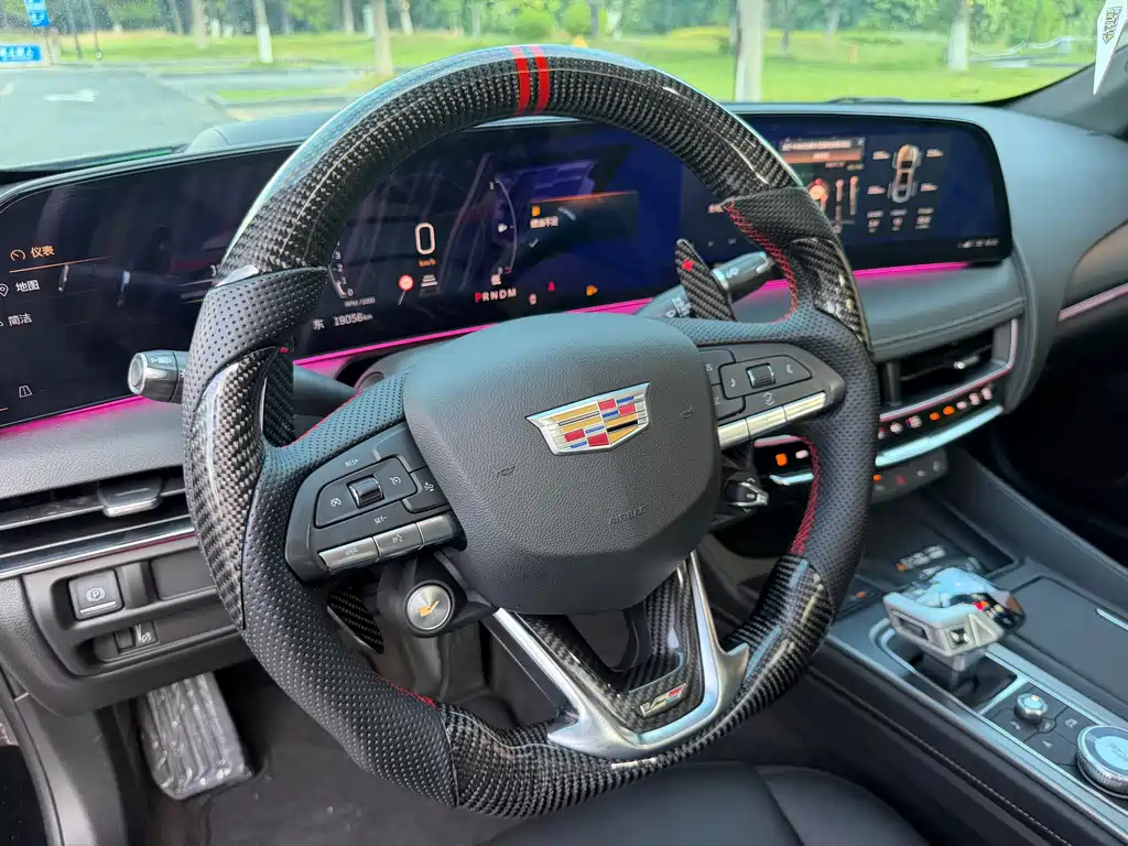 Cadillac CT5 — фото 14