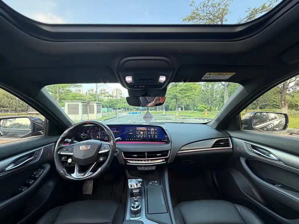 Cadillac CT5 — фото 17