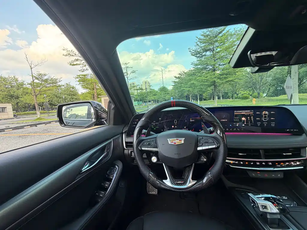 Cadillac CT5 — фото 18