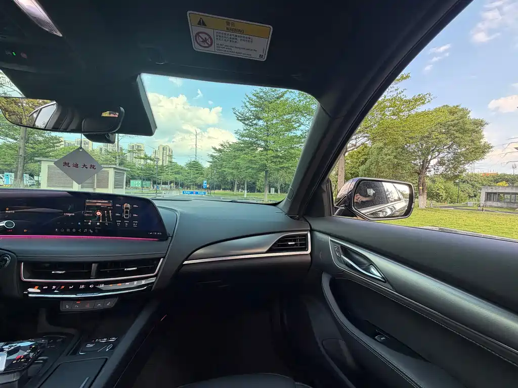 Cadillac CT5 — фото 19