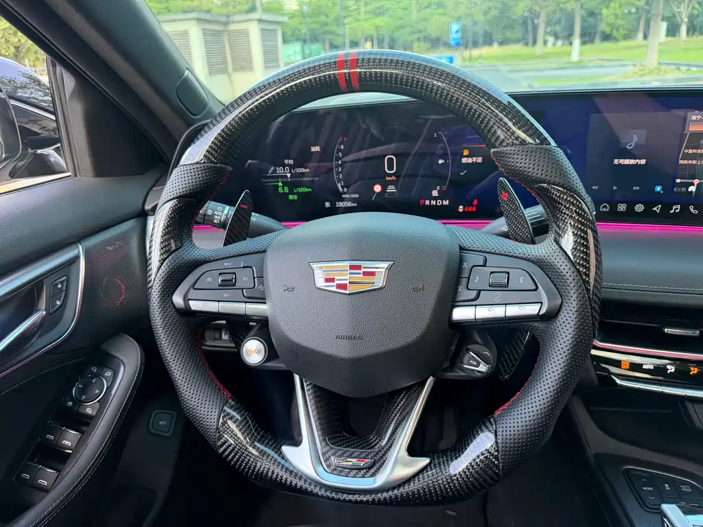 Cadillac CT5 — фото 21