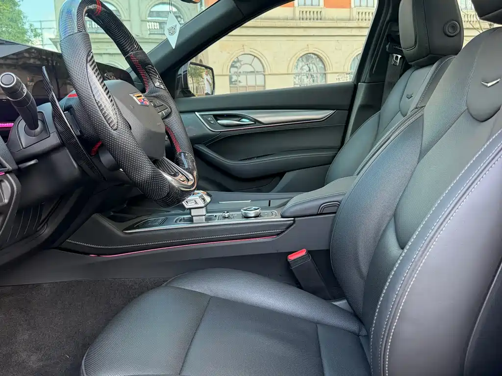 Cadillac CT5 — фото 9