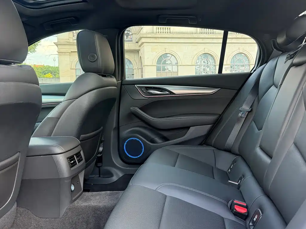 Cadillac CT5 — фото 10