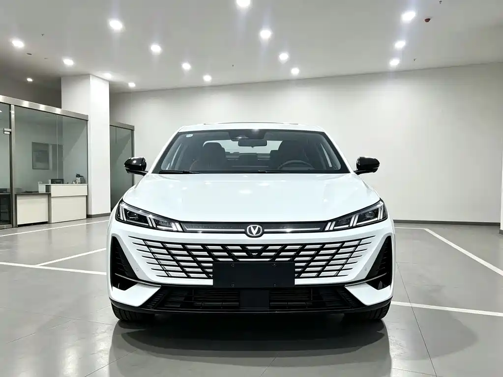 Changan Eado — фото 2