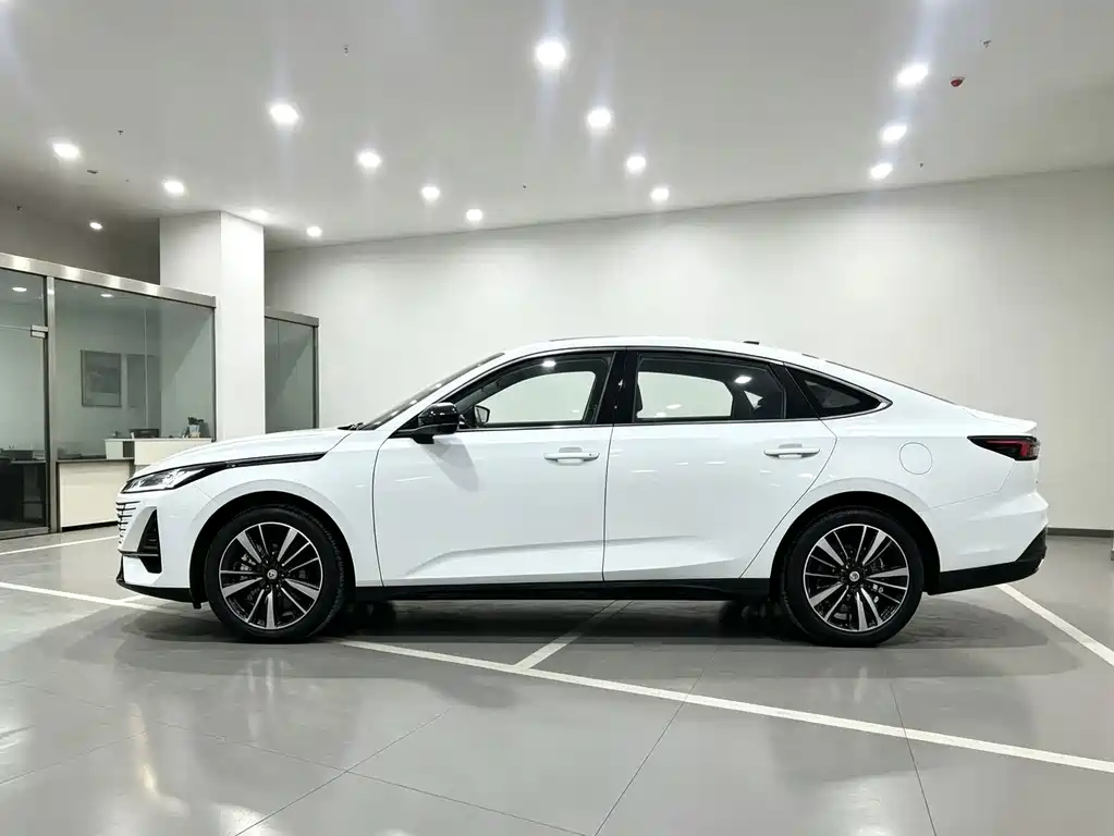 Changan Eado — фото 3