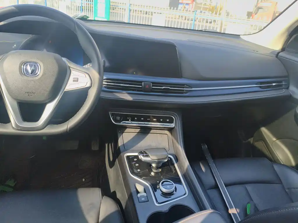 Changan CS55 EV — фото 13
