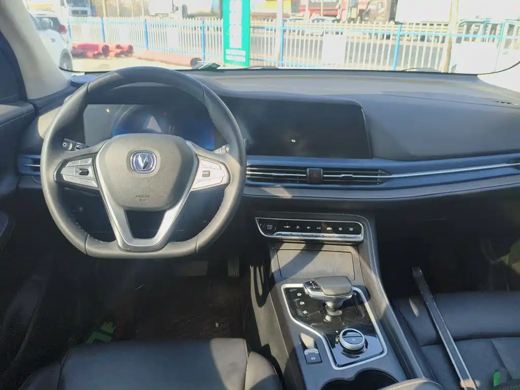 Changan CS55 EV — фото 10