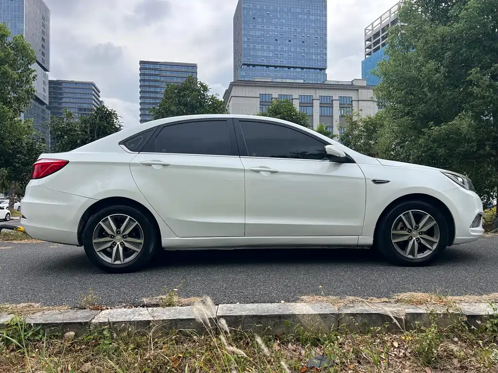 Changan Eado — фото 4
