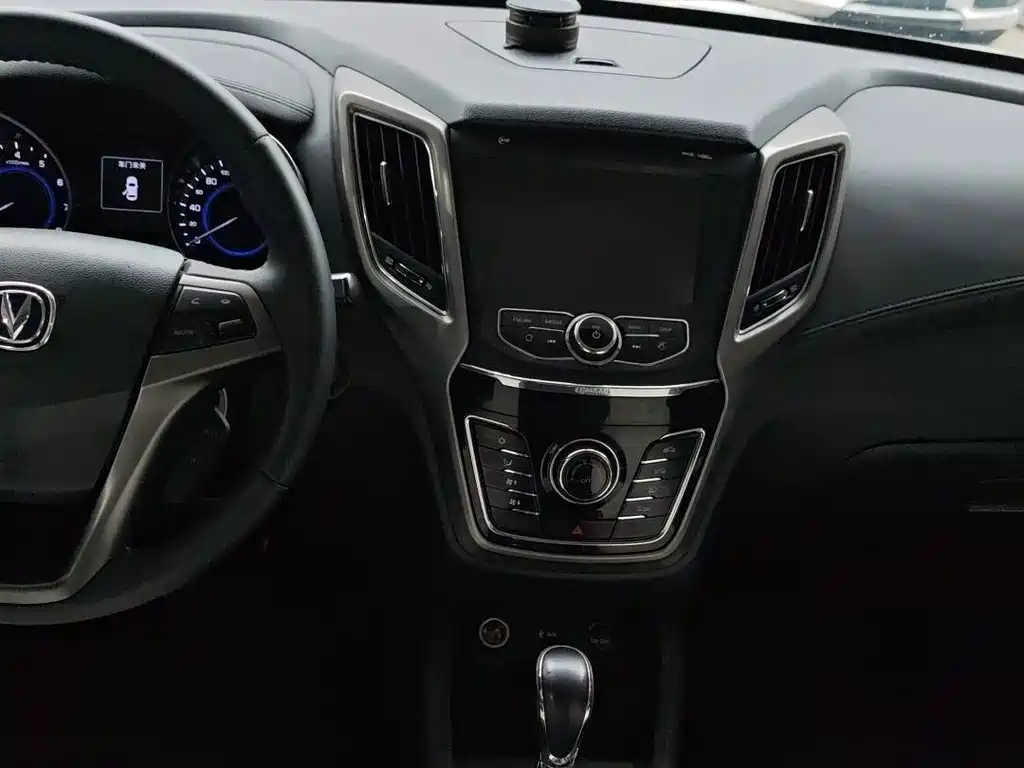 Changan CS35 — фото 10