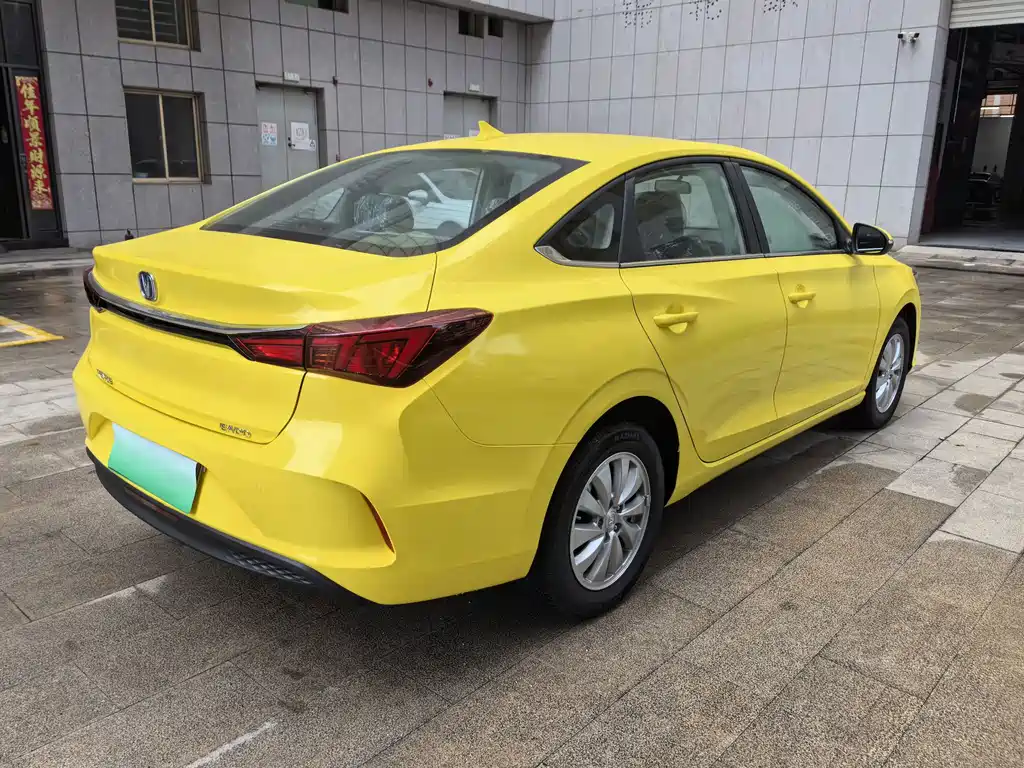 Changan Eado New Energy — фото 5