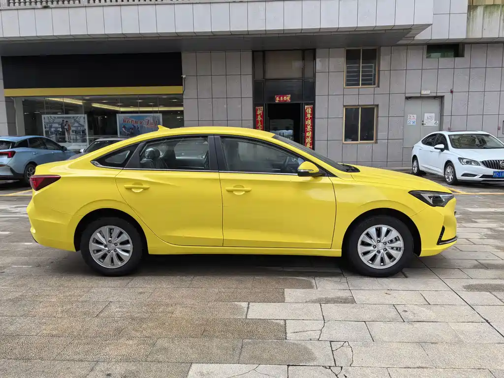 Changan Eado New Energy — фото 6