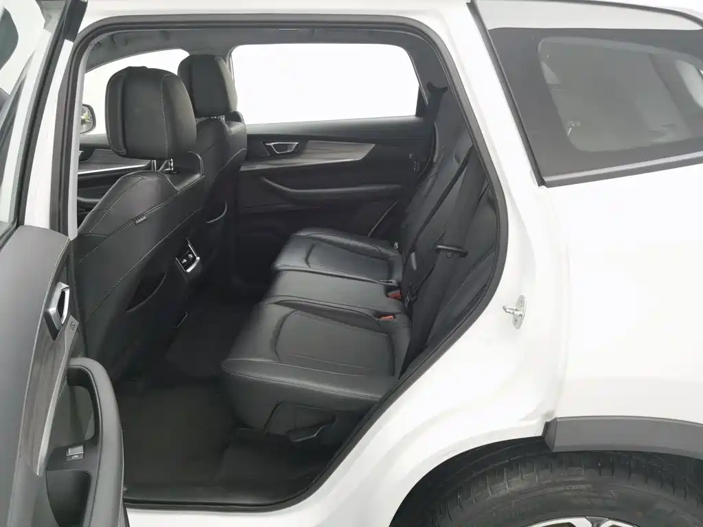 Chery Tiggo 8 — фото 15