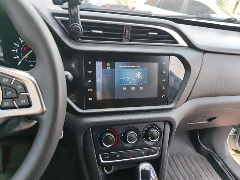 Chery Tiggo 3 — фото 17