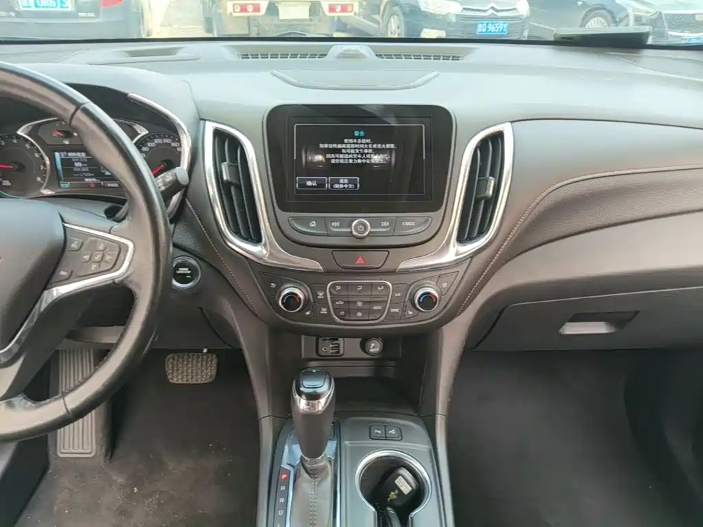 Chevrolet Equinox — фото 13