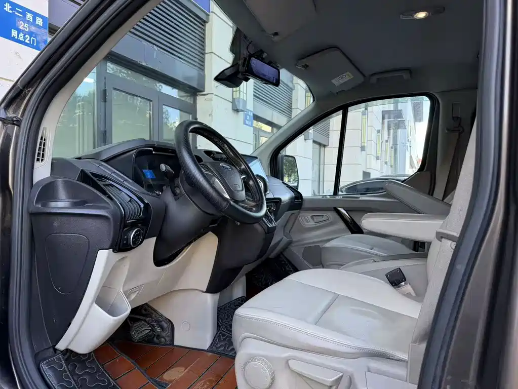 Ford Tourneo — фото 6