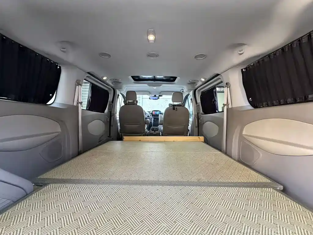 Ford Tourneo — фото 8