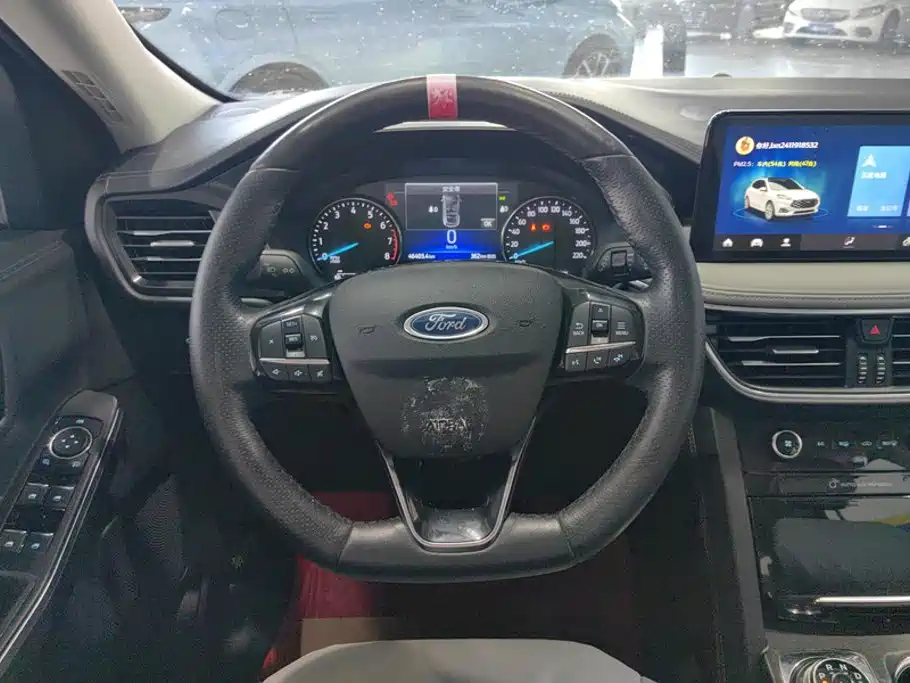 Ford Escape — фото 15