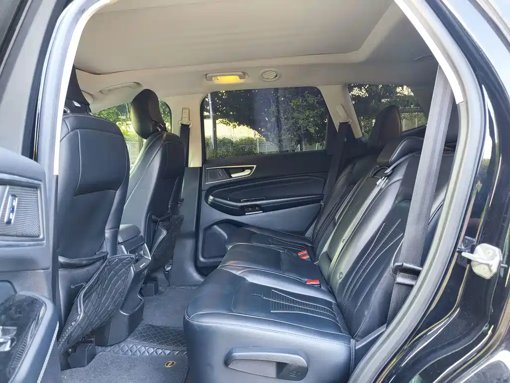 Ford Edge — фото 10