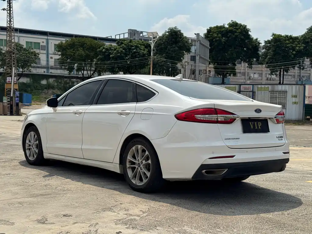 Ford Mondeo — фото 14