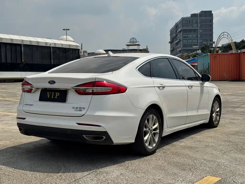 Ford Mondeo — фото 16