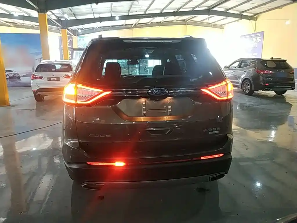 Ford Edge — фото 6