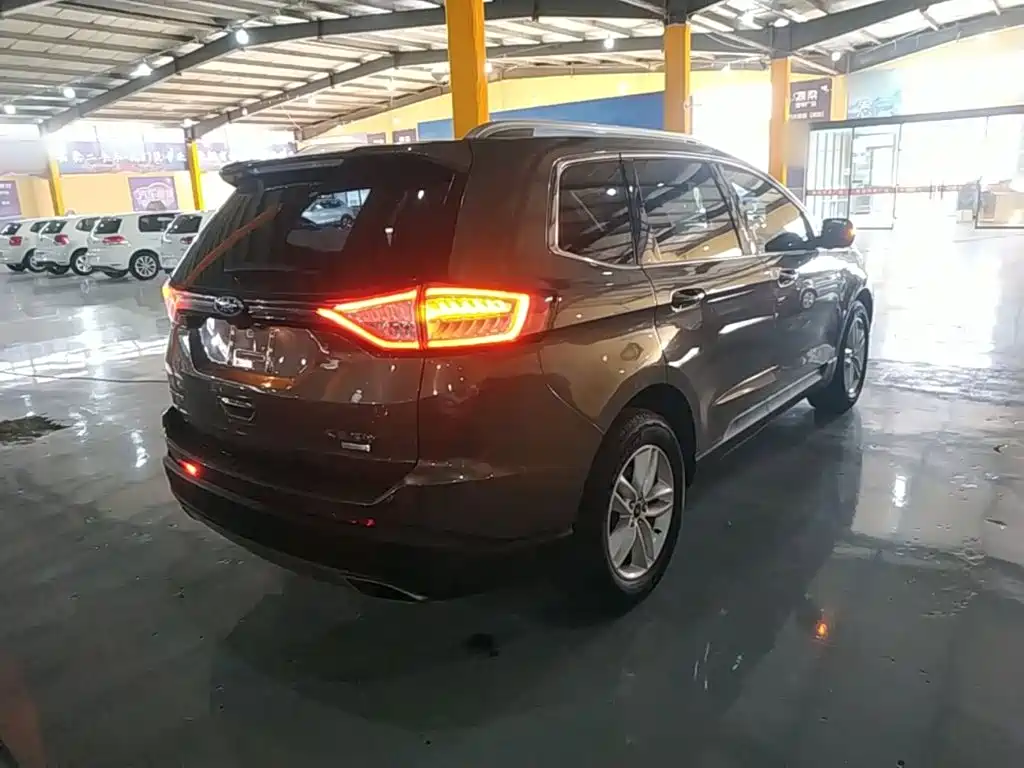Ford Edge — фото 7