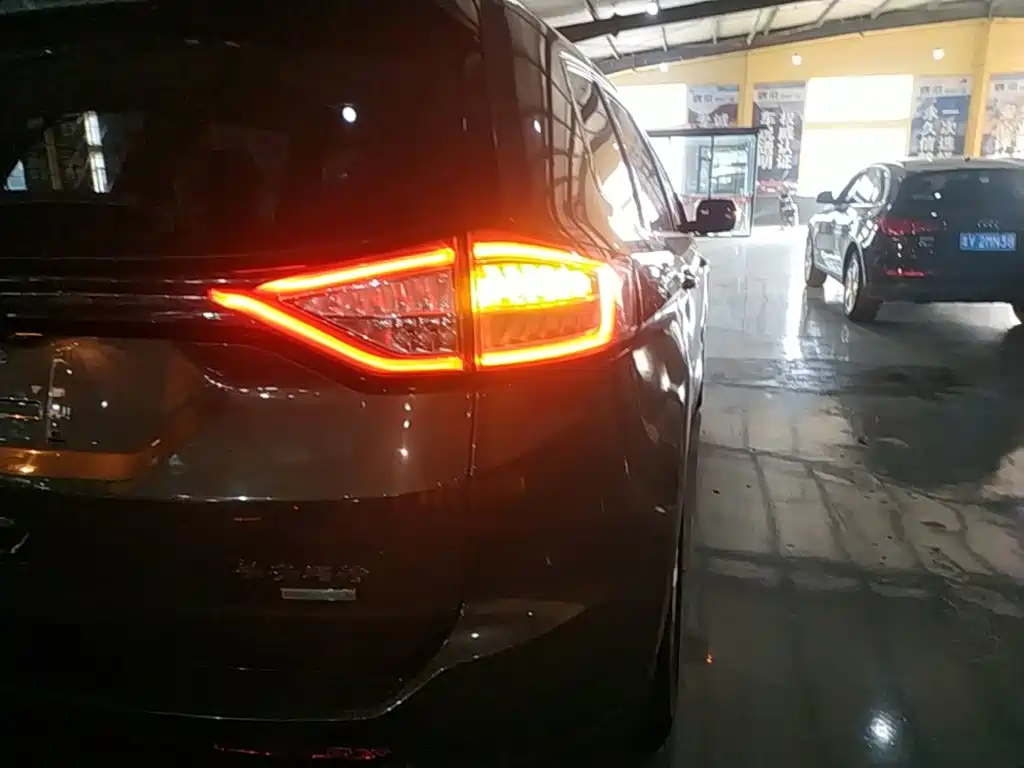 Ford Edge — фото 8