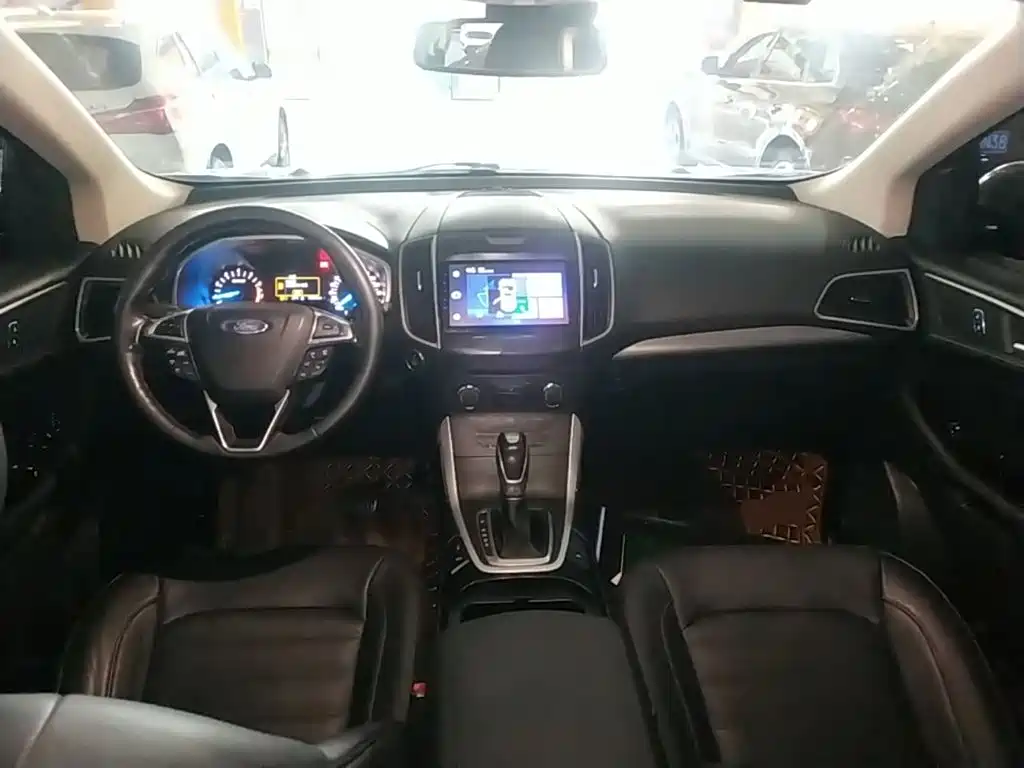 Ford Edge — фото 10