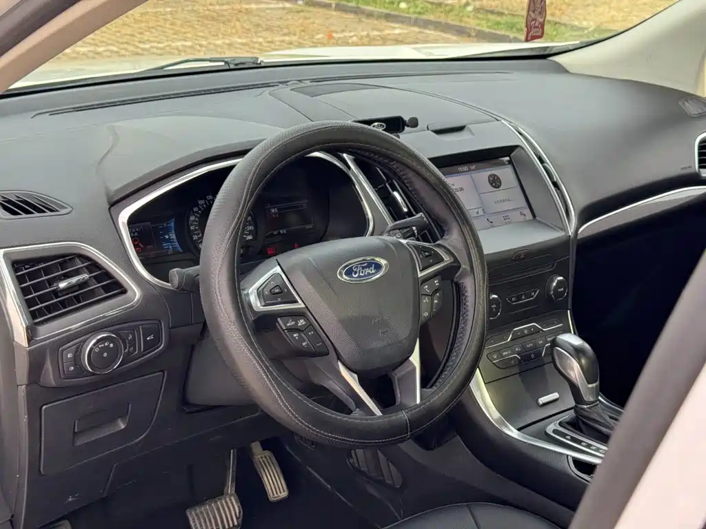Ford Edge — фото 13