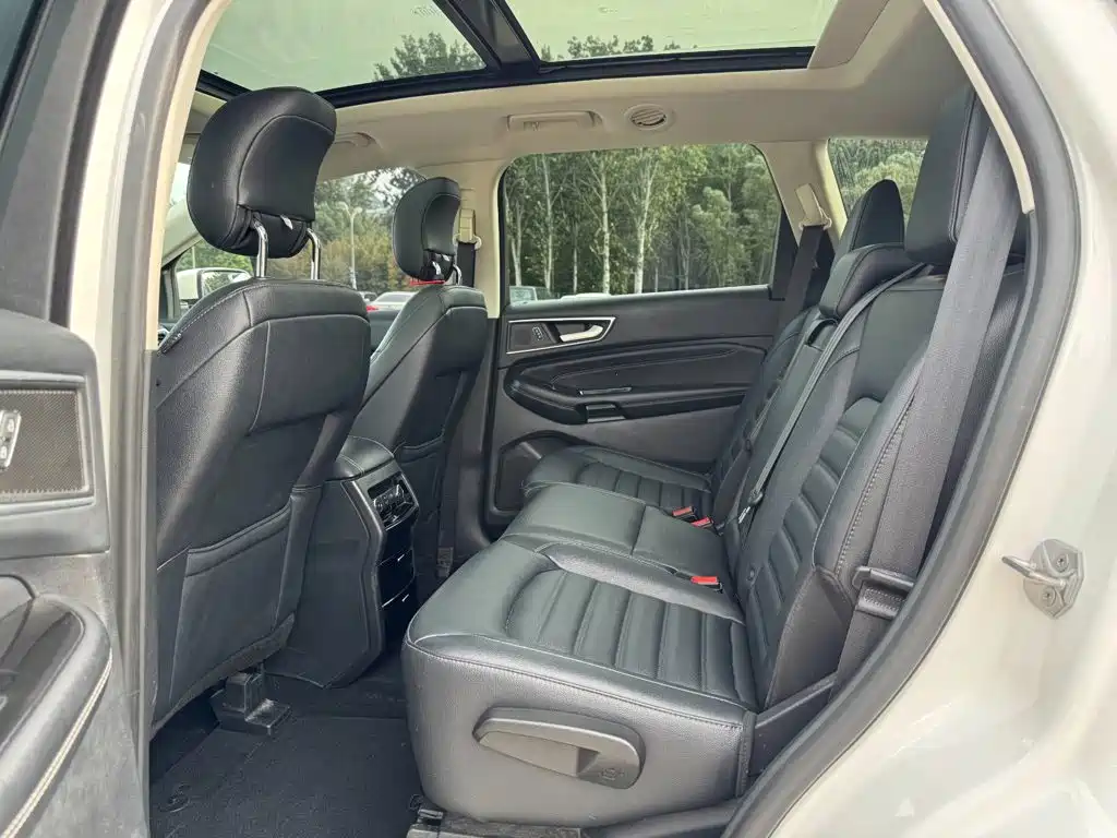 Ford Edge — фото 18
