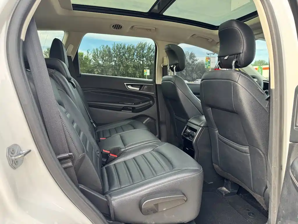 Ford Edge — фото 19