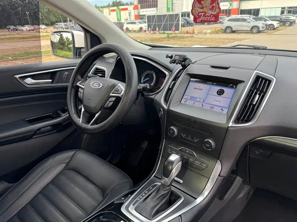 Ford Edge — фото 22