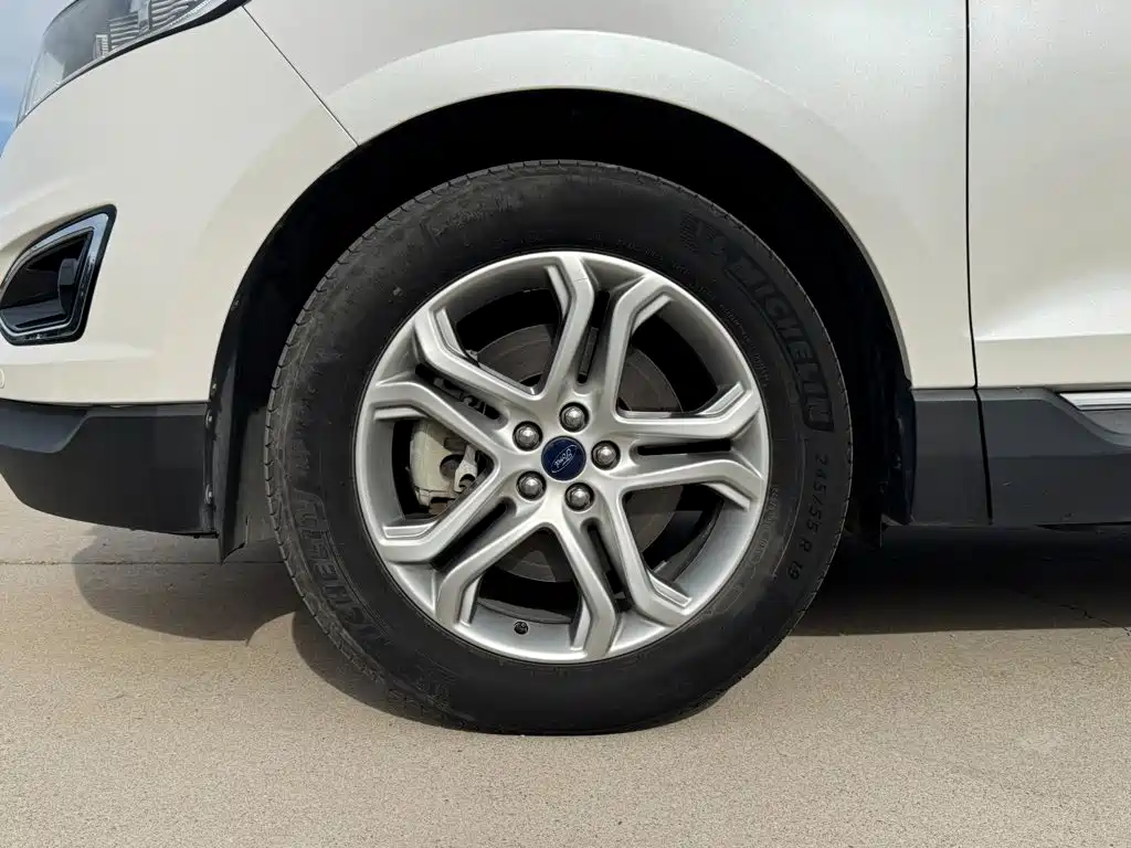 Ford Edge — фото 28