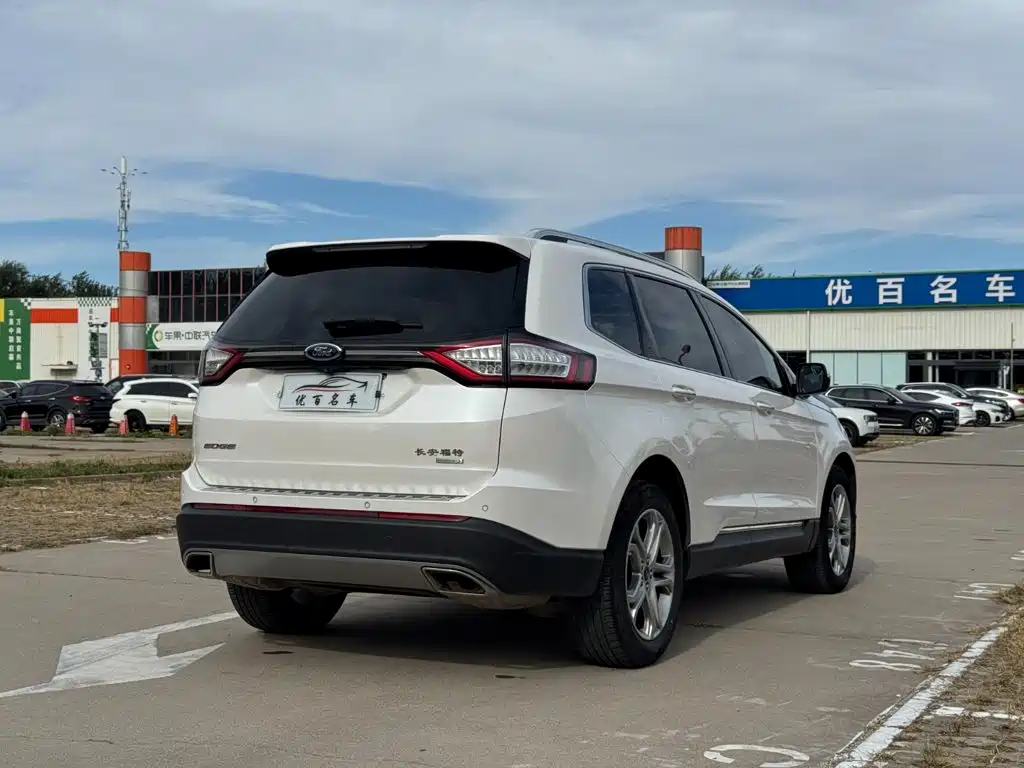 Ford Edge — фото 6