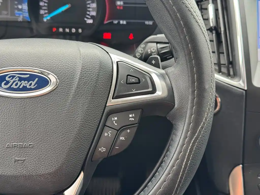 Ford Edge — фото 9