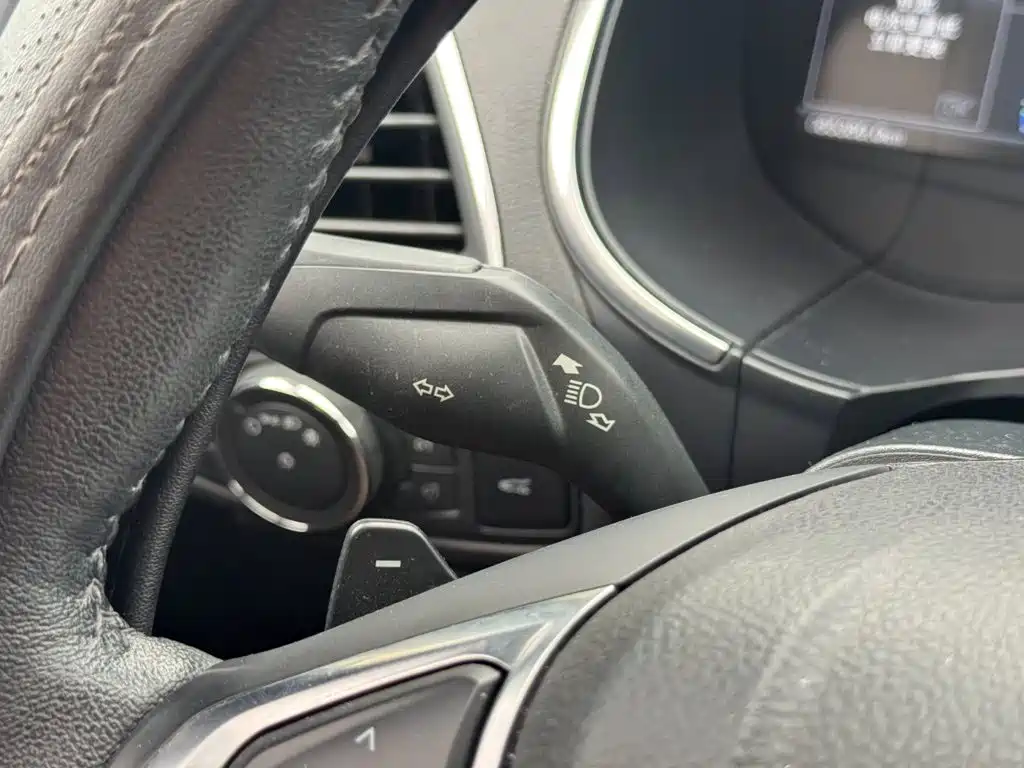 Ford Edge — фото 10