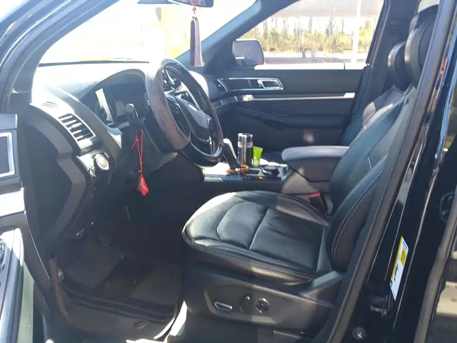 Ford Explorer (Import) — фото 9
