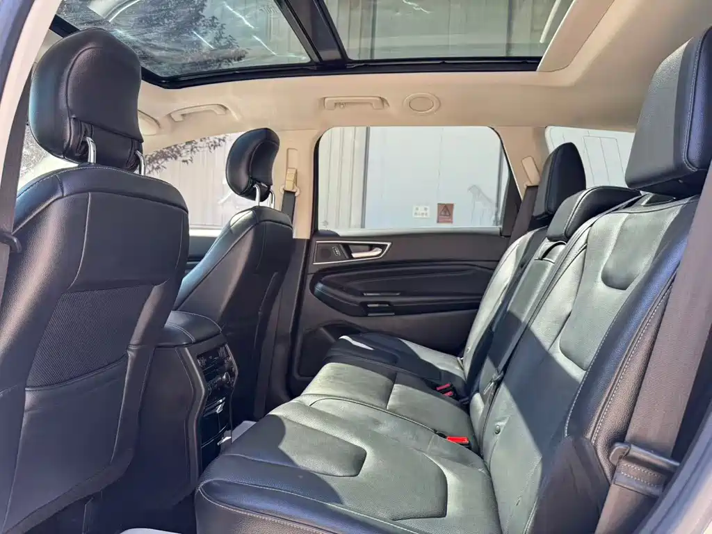 Ford Edge — фото 10