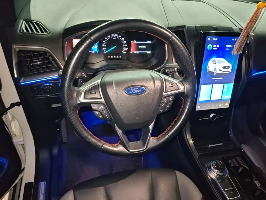 Ford Edge — фото 11