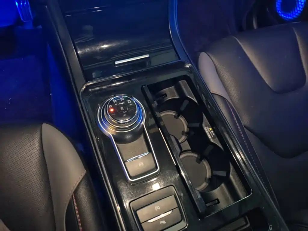 Ford Edge — фото 14