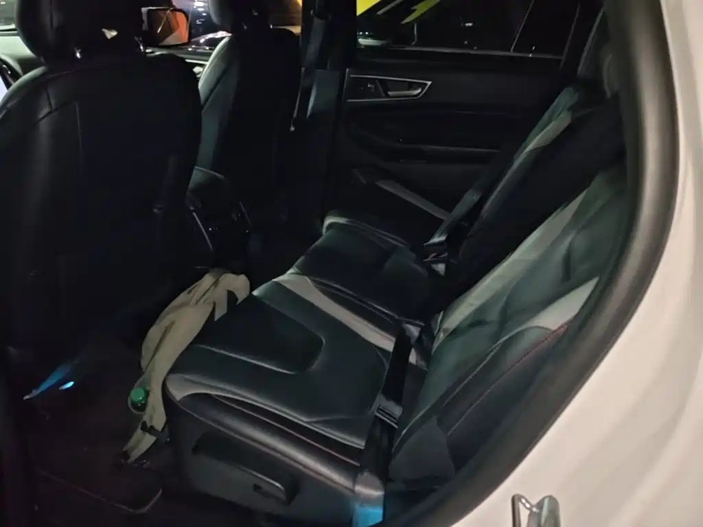 Ford Edge — фото 17