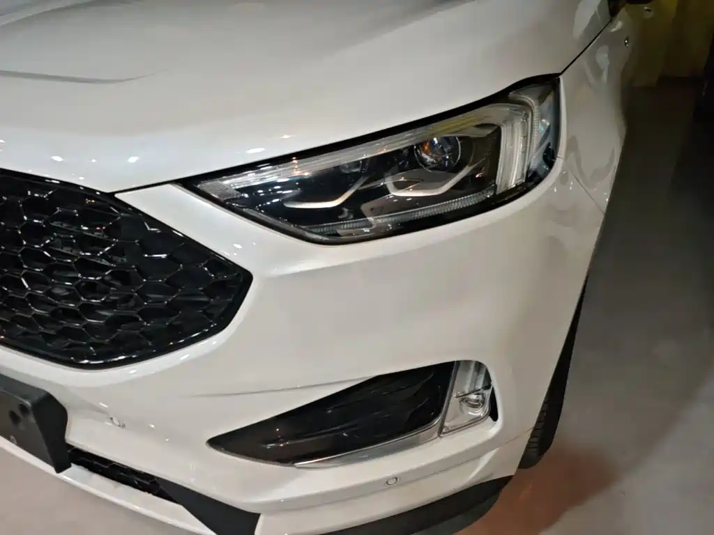 Ford Edge — фото 24