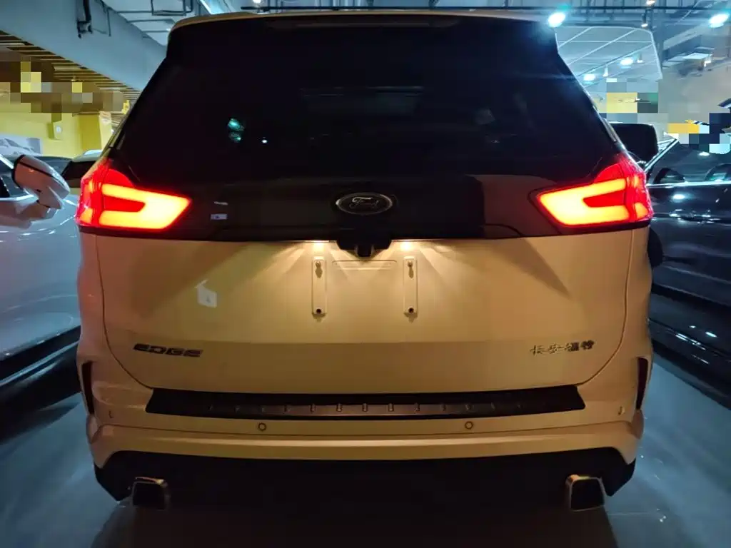 Ford Edge — фото 6